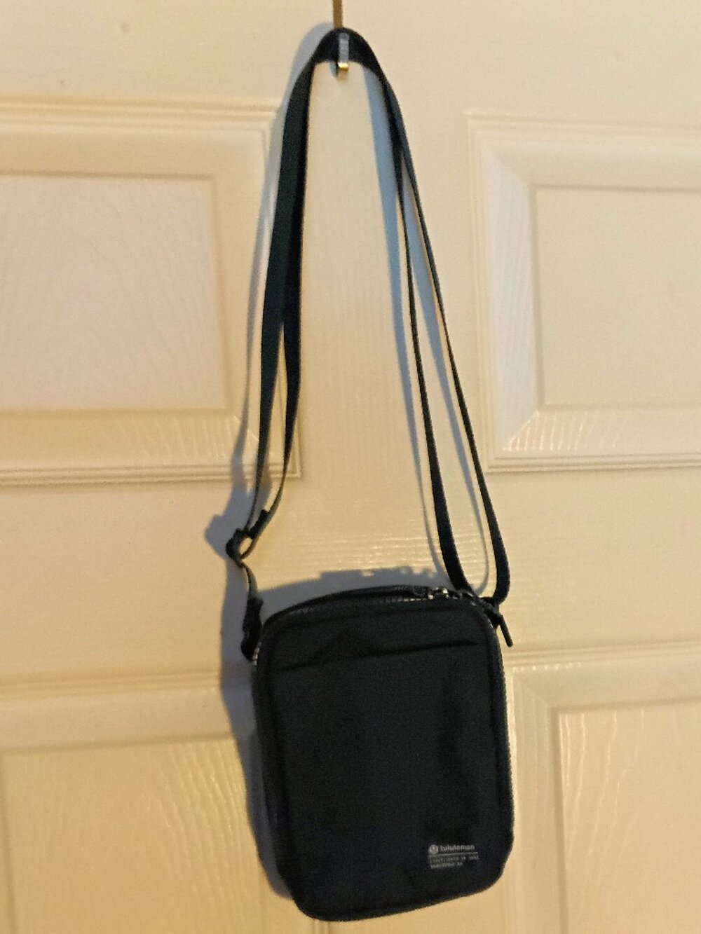 Lululemon Green Adjustable Strap Mini Crossbody Shoulder Bag Travel Pouch - Picture 1 of 7